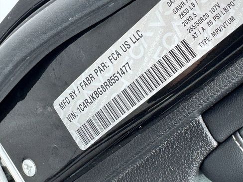Used 2024 Jeep Grand Cherokee L Limited w/ Luxury Tech Group II AWD/4WD image 38