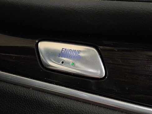 Used 2018 Buick Enclave Essence AWD/4WD image 21