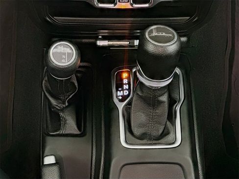 Used 2023 Jeep Gladiator Sport image 26