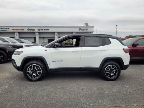 New 2026 Jeep Compass Trailhawk w/ Sun, Sound & Navigation Group image 2