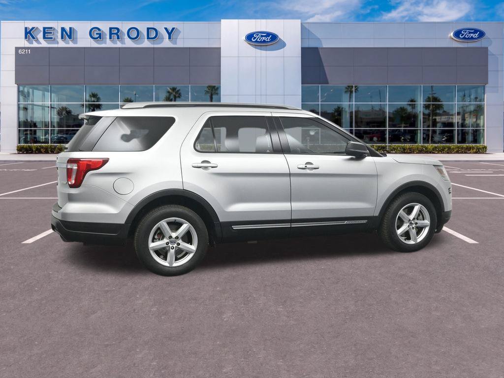 Used 2018 Ford Explorer XLT FWD image 6