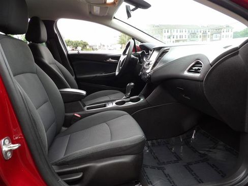 Used 2018 Chevrolet Cruze LT w/ Convenience Package image 13
