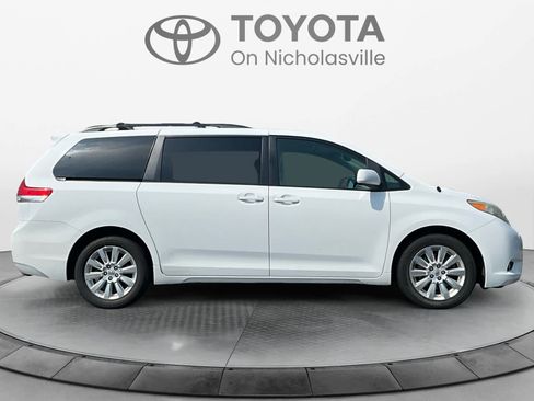 Used 2011 Toyota Sienna XLE w/ Entertainment Pkg AWD/4WD image 6