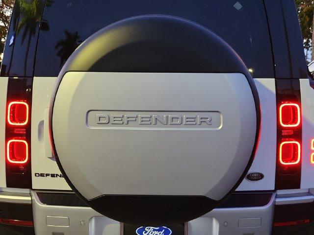 Used 2023 Land Rover Defender 90 S AWD/4WD image 7