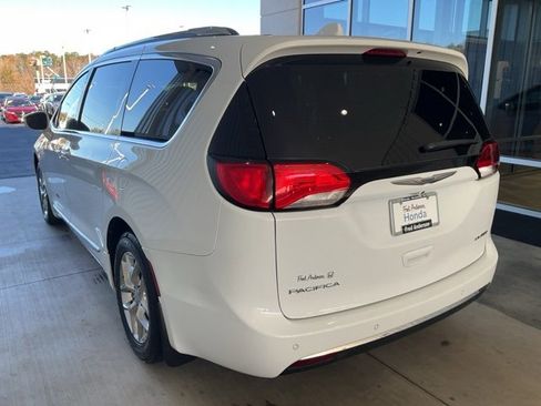 Used 2017 Chrysler Pacifica Limited image 22