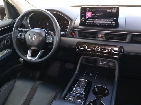 Used 2025 Honda Pilot EX-L image 10