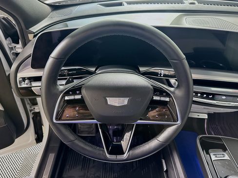 Used 2024 Cadillac Lyriq Luxury AWD/4WD image 15