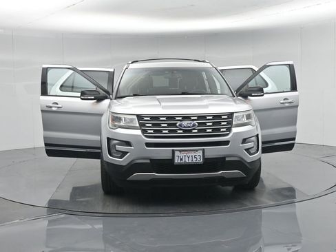 Used 2017 Ford Explorer XLT w/ Equipment Group 202A FWD image 36