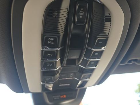 Used 2023 Porsche Macan S AWD/4WD image 27