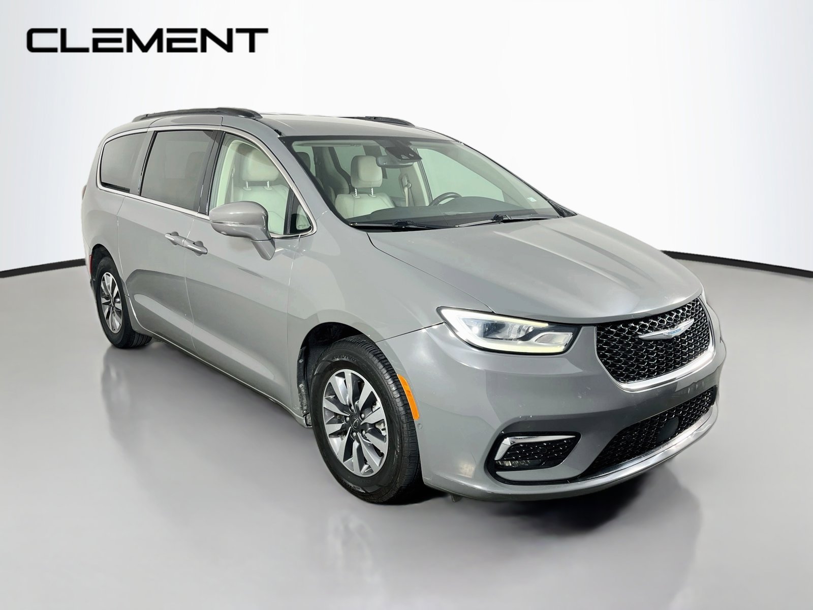 Used 2021 Chrysler Pacifica Touring-L FWD image 3