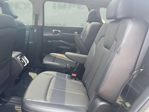 Used 2025 Kia Sorento SX AWD/4WD image 12