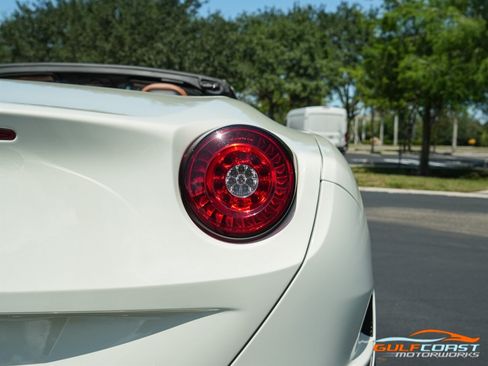 Used 2017 Ferrari California T RWD image 63