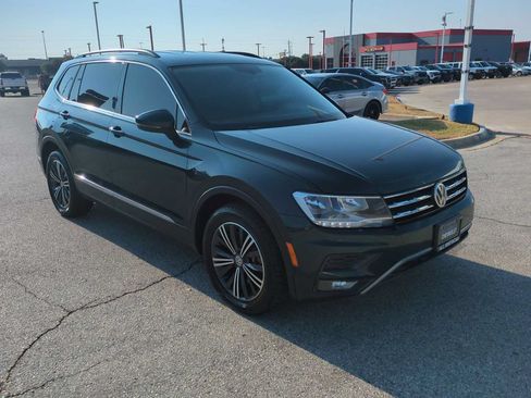 Used 2018 Volkswagen Tiguan SE FWD image 2