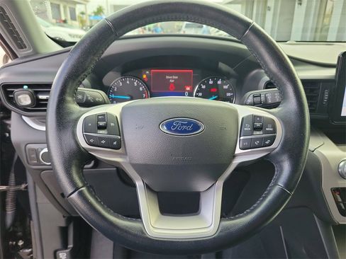 Used 2022 Ford Explorer XLT image 15
