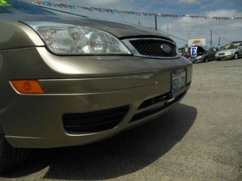 Used 2005 Ford Focus SE image 9
