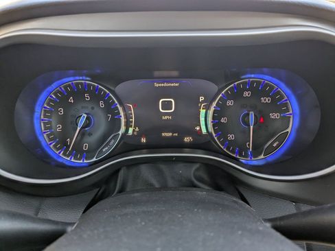 Used 2022 Chrysler Pacifica Touring-L image 29