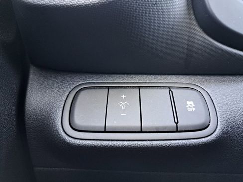 Used 2025 Hyundai Venue SEL image 15