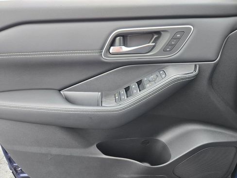 New 2026 Nissan Rogue Platinum image 11