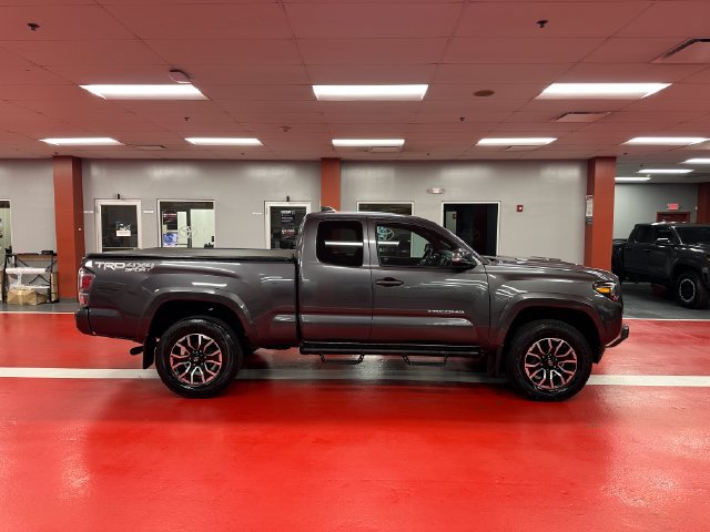 Certified 2022 Toyota Tacoma TRD Sport AWD/4WD image 3