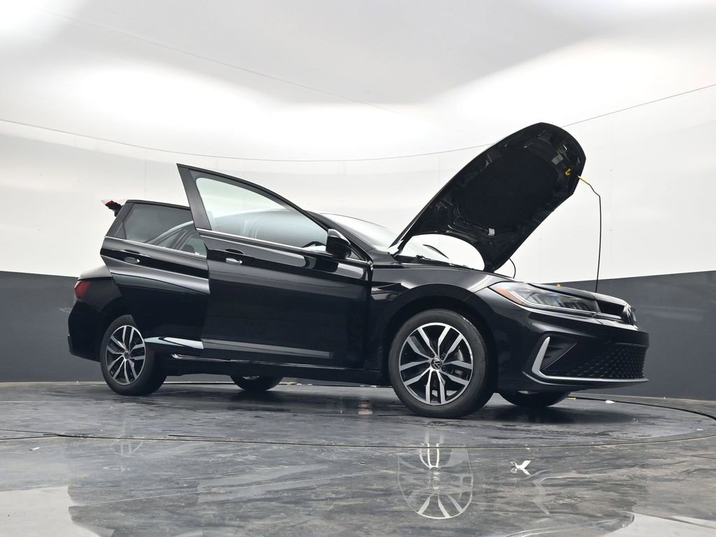 Used 2025 Volkswagen Jetta SE FWD image 45