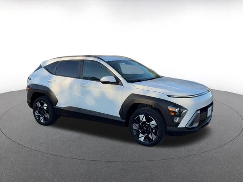 Used 2025 Hyundai Kona SEL image 2