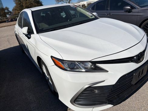 Used 2023 Toyota Camry LE image 3