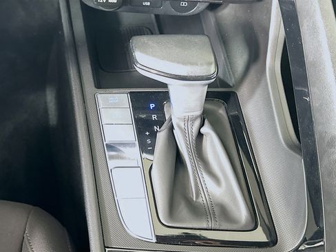 Used 2025 Hyundai Elantra SEL image 25