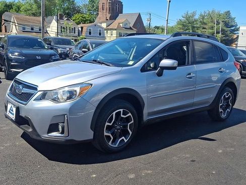 Used 2017 Subaru Crosstrek 2.0i Premium w/ Moonroof Package AWD/4WD image 3