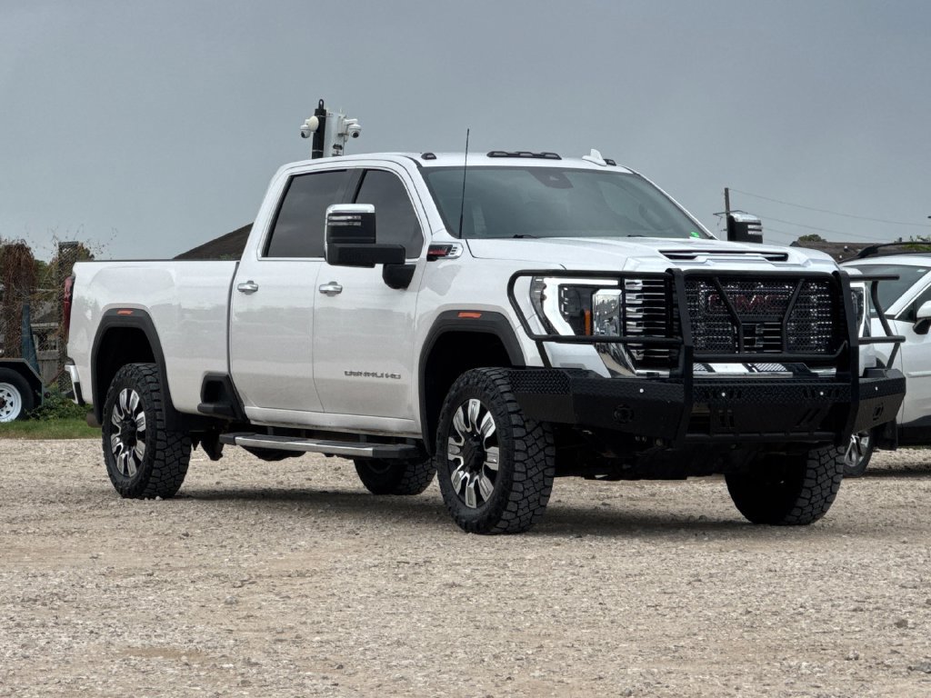 Used 2024 GMC Sierra 3500 Denali w/ Technology Package AWD/4WD image 8