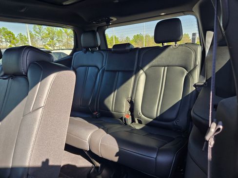 Used 2022 Jeep Wagoneer Series II w/ Premium Group I image 35