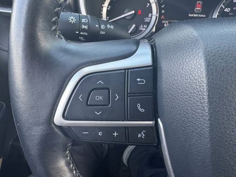 Used 2022 Toyota Highlander XLE image 22