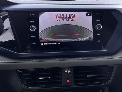 Used 2024 Volkswagen Taos SE image 17