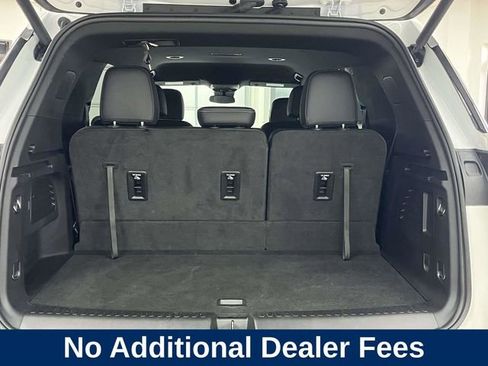 Used 2025 Chevrolet Traverse LT AWD/4WD image 23