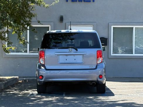 Used 2012 Scion xB FWD image 6