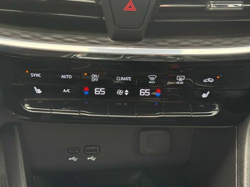 Used 2025 Buick Encore GX Avenir w/ Avenir Convenience Package AWD/4WD image 30