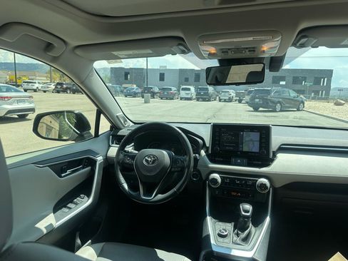 Used 2019 Toyota RAV4 Limited w/ Cold Weather Package AWD/4WD image 9
