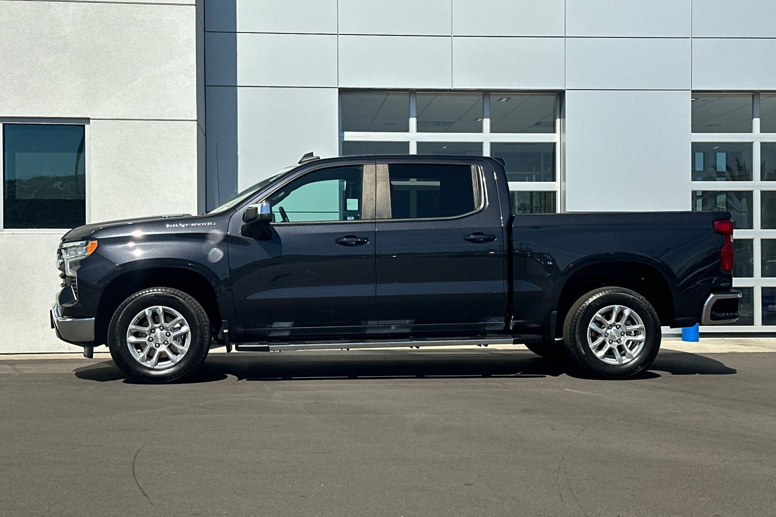 Used 2023 Chevrolet Silverado 1500 LT RWD image 7