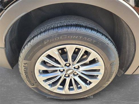 Used 2025 Cadillac XT4 Premium Luxury image 9