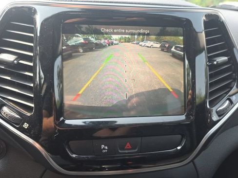 Used 2019 Jeep Cherokee Limited AWD/4WD image 22