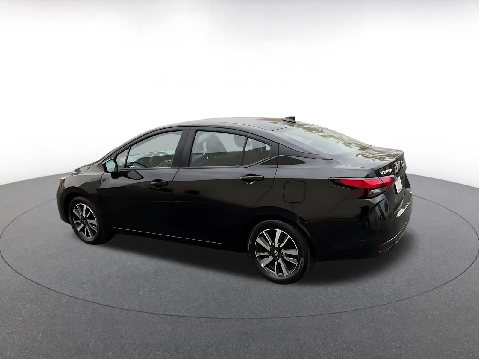 Used 2025 Nissan Versa SV FWD image 9