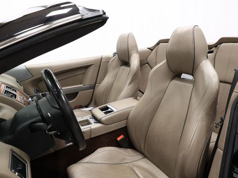 Used 2015 Aston Martin DB9 Volante Carbon Edition Convert image 17