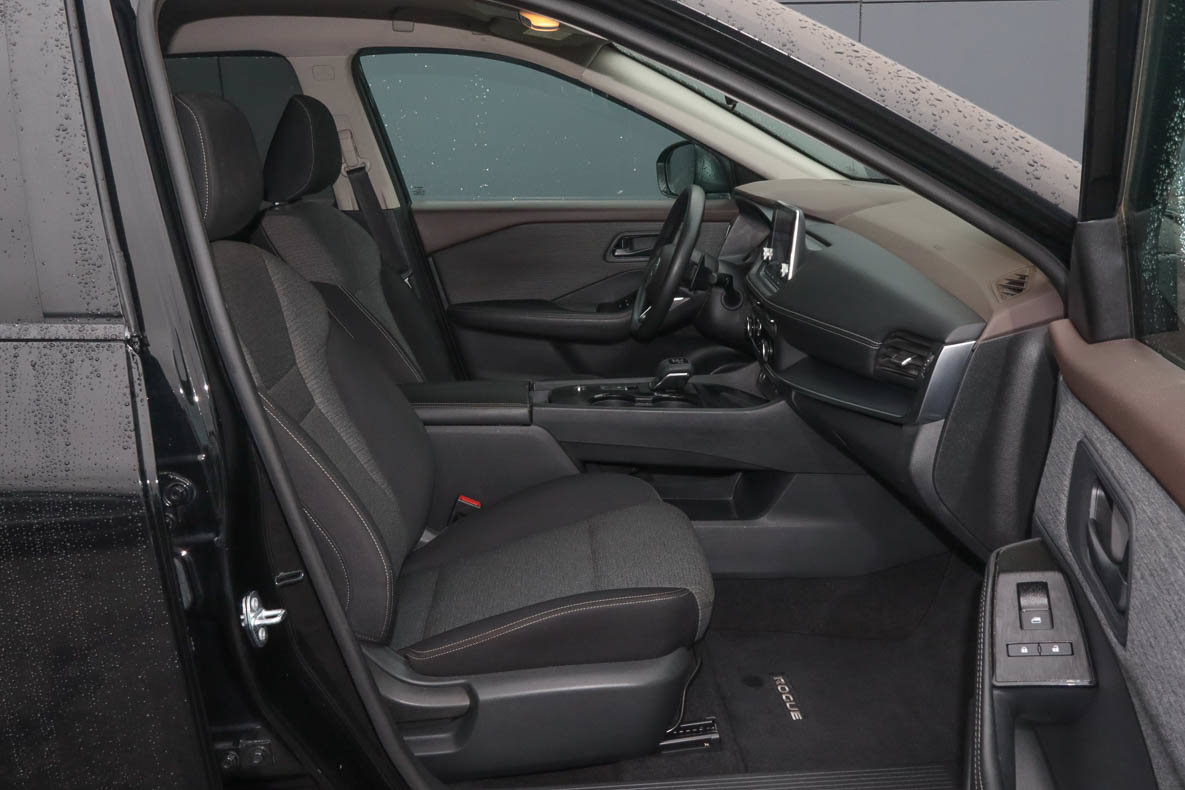 Used 2021 Nissan Rogue S FWD image 21