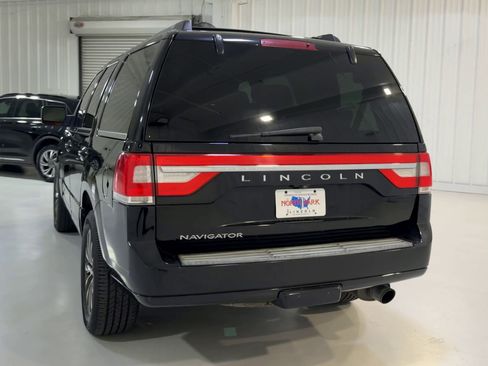 Used 2017 Lincoln Navigator Select RWD image 8