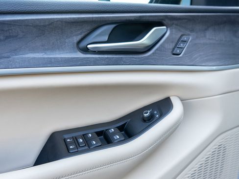 Used 2023 Jeep Grand Cherokee L Limited image 15