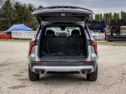 Used 2024 Chevrolet Traverse Z71 image 7