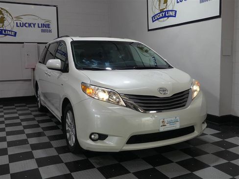 Used 2017 Toyota Sienna XLE image 5