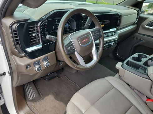 Used 2025 GMC Sierra 1500 SLT AWD/4WD image 4