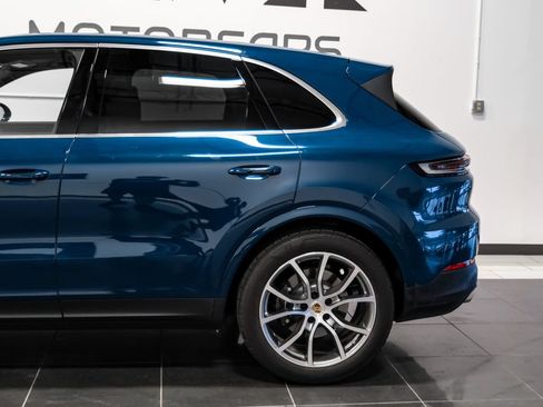 Used 2024 Porsche Cayenne AWD/4WD image 15
