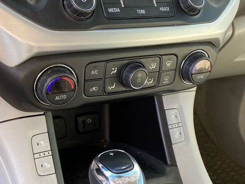 Used 2018 GMC Acadia SLT w/ LPO, Floor Liner Package image 16