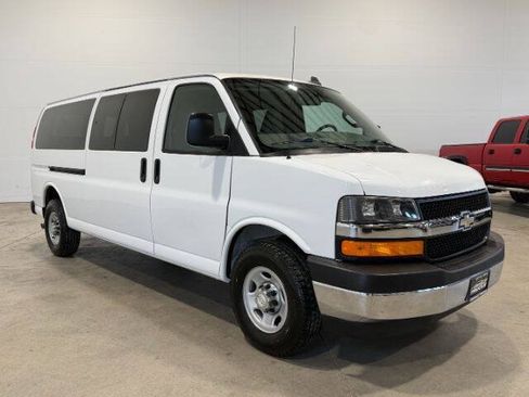 Used 2017 Chevrolet Express 3500 LT w/ LT Preferred Equipment Group RWD image 5